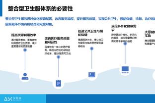 关系挺好？库里赛后搂着活塞助教塞拉斯叙旧 两人喜笑颜开